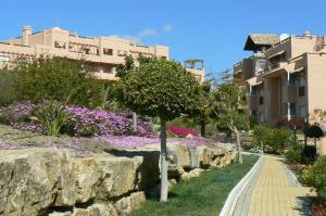 Penthouse with Roof Terrace, BBQ, Pool- and Sea Views