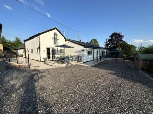 Finwood Green Farm Holiday Cottages-The Calf Shed and The Milk Parlour