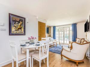 Charming Cottage with Garden - Pass the Keys