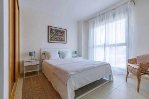 A&N Mediterranean Family Apartment with Pool & Parking