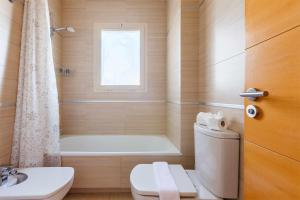 A&N Coastal Comfort Apartment with Pool & Parking