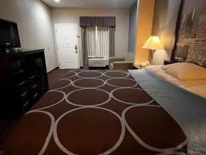 Super 8 by Wyndham Center - Center