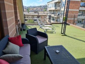 UNIQUE Studio- Great Balcony and View! PARKING possibility!