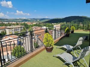 UNIQUE Studio- Great Balcony and View! PARKING possibility!