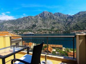 Sea view and pool! Brend new! Vista