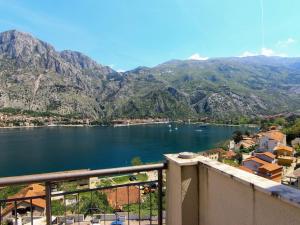 Sea view and pool! Brend new! Vista