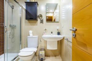 A&N Spacious Family Apartment with Pool & Parking