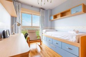 A&N Spacious Family Apartment with Pool & Parking
