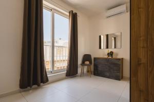 Charming 1BDR Apartment Near Sea! Great Location!