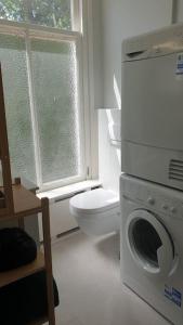 Amsterdam - Bright, canal-side, central, renovated 1BR