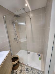 studio meuble climatise centre ville vue mer