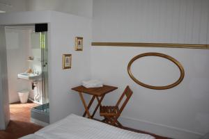 Maisons d'hotes Le Therminus chambres d hotes : Chambre Double avec Salle de Bains Privative
