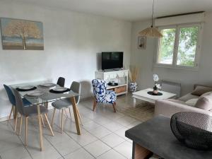 Appartements Appartement T3, Terrasse, Piscine, 2 Places Parking Prive : photos des chambres