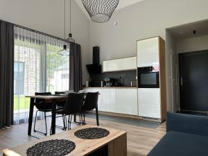 Domki Zdrojowe - Apartamentowe domki w centrum miasta - Parking