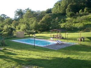 Holiday home with covered terrace at the edge of the Parc Regional du Morvan