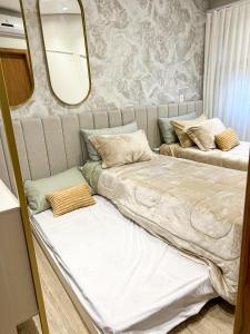 Apto moderno com lareira, piscina aquecida e infra completo em Gramado