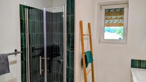 Rez-de-jardin indépendant dans ferme maraichère bio avec grand jardin privatif clos et arboré