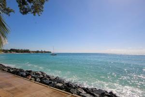 Church Point Cottage home by Bluescape