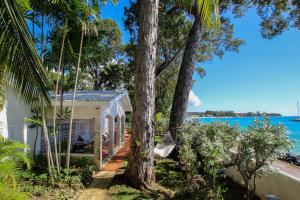 Church Point Cottage home by Bluescape