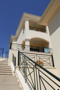 Split Level Apartment with Sea View 