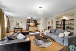 90m2 Prestige Suite - Parking & Jacuzzi & AirCon by Rentujemy