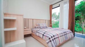 Villa Syariah Lucia B10 with Private Pool and Balcony