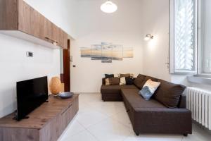 GuestHost - Stazione & Policlinico Apartment