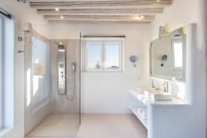 Spectacular Kalafatis Villa 14 Bedrooms Villa Vibhu Private Jacuzzis Infinity Pool