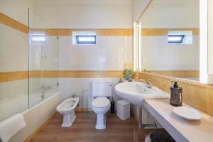 2BR Farmhouse with Swimming Pool, By TimeCooler