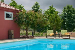 2BR Farmhouse with Swimming Pool, By TimeCooler