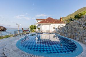 The Lake Houses by PikHost