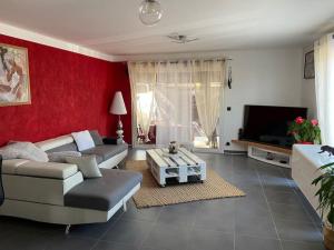 Maisons de vacances Villa jardin piscine jacuzzi : photos des chambres