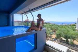 Grand Suites with Private Pools - Avía