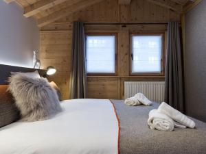 Appartement Contemporain avec Sauna, Cheminée et Parking au Centre de Courchevel 1850 - FR-1-564-35