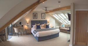 Deluxe Double or Twin Room with Balcony room in Waterfront House