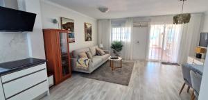 2 bed. amazing sea views