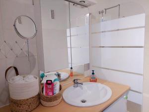 Appartements Japandi Cosy appartement - Parking - AC - Balcon - Smart TV : photos des chambres