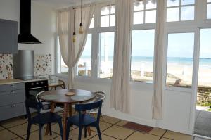 Appartements La parenthese marine, vue mer avec terrasse : photos des chambres