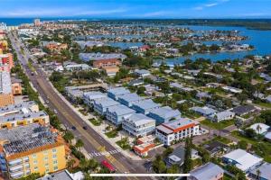 Luxurious Modern Townhouse right across beach!! Table Tennis