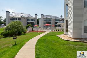 2BR Condo with Amenities - Near The Strip - FREE TICKETS INCLUDED - MB10-2