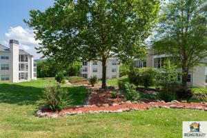 2BR Condo with Amenities - Near The Strip - FREE TICKETS INCLUDED - MB10-2