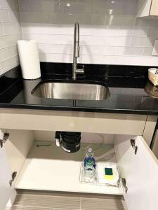 402 Stylish luxe Apt at center city self check-in