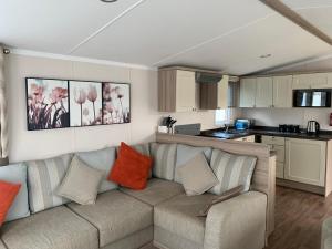 Hot tub breakaways with castle view