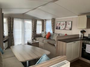 Hot tub breakaways with castle view