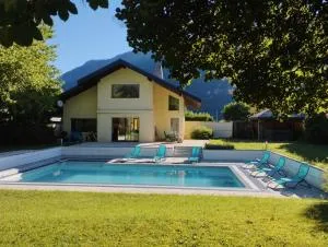 Villa pour 7, piscine chauffée, jacuzzi, proche lac - Bellecombe-en-Beauges