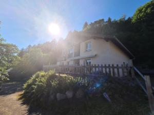 Maisons de vacances Spacieux logement nature avec piscine chauffee : photos des chambres