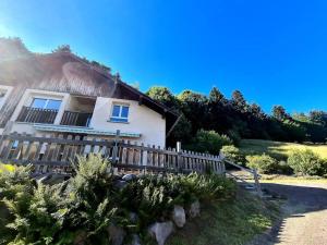 Maisons de vacances Spacieux logement nature avec piscine chauffee : photos des chambres