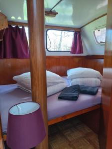 B&B / Chambres d'hotes Ille Flottante, hebergements insolites sur le canal : photos des chambres