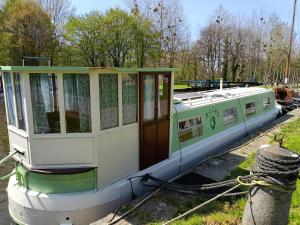 B&B / Chambres d'hotes Ille Flottante, hebergements insolites sur le canal : photos des chambres