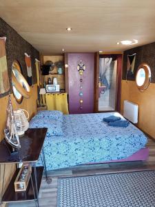 B&B / Chambres d'hotes Ille Flottante, hebergements insolites sur le canal : photos des chambres